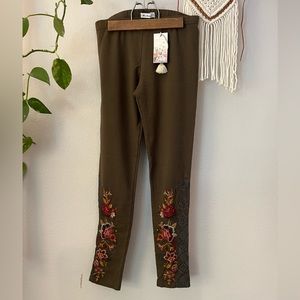 JW Johnny Was embroidered leggings